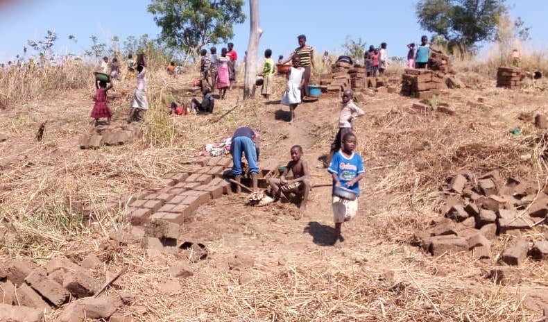 Les élèves des écoles primaires et Secondaires de Kabambare, en territoire de Kabambare, Province de Maniema, victimes des travaux forcés par un groupe armé